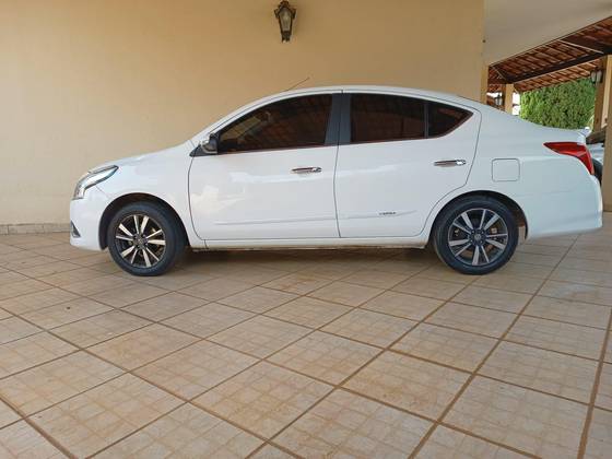 NISSAN VERSA 1.6 16V FLEXSTART UNIQUE 4P XTRONIC NISSAN VERSA 1.6 16V FLEXSTART UNIQUE 4P XTRONIC